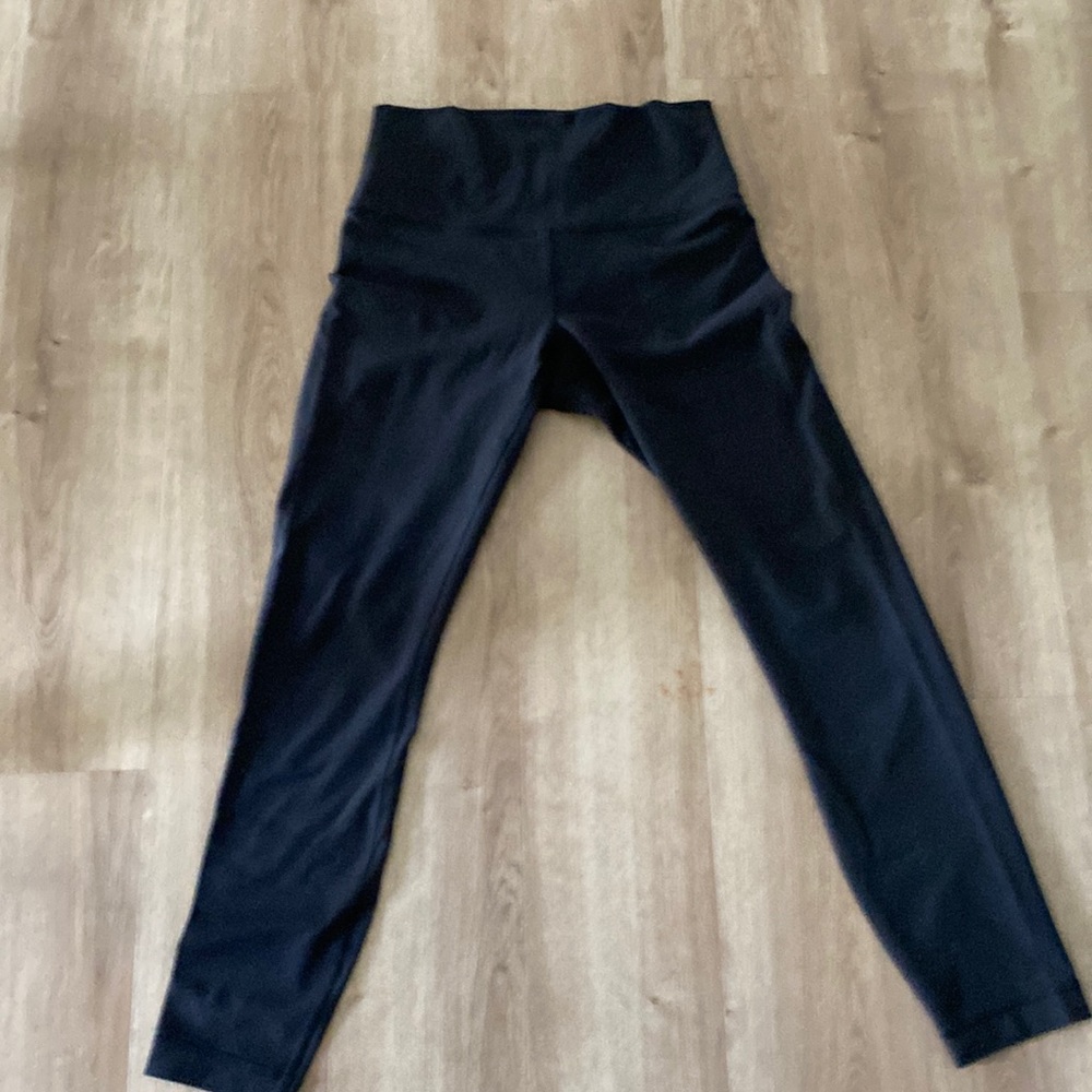 Lululemon size 6, leggings wore twice.